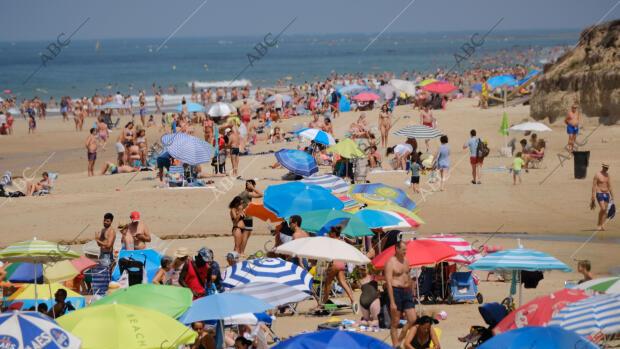 Cerradas las playas de Costa Ballena y Punta Candor al sobrepasarse el aforo