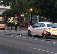 La Policía ha tenido que retirar restos de vehículos de la vía.