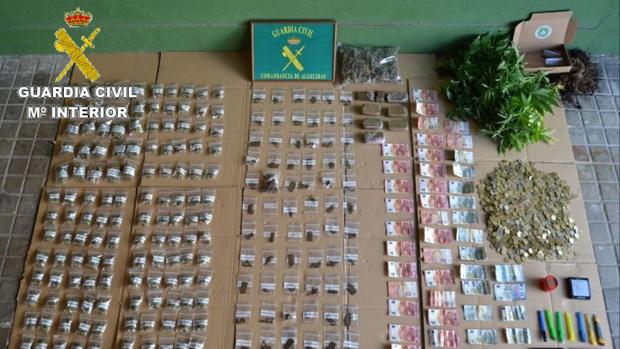 La Guardia Civil desactiva dos puntos de venta de droga en San Roque que funcionaban 24 horas al día