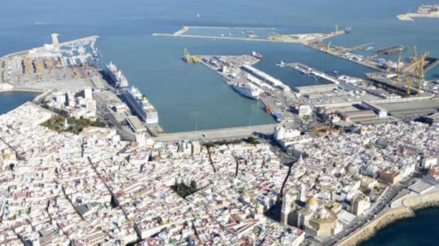Más apoyos para incluir al Puerto de Cádiz en el Corredor Atlántico