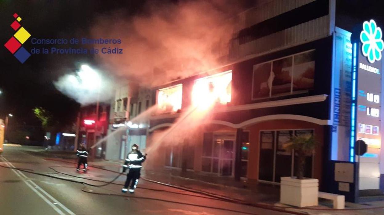 Bomberos asegura que contó con los medios personales y materiales necesarios en el incendio de Chiclana