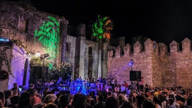 Vejer suspende todos sus actos al aire libre