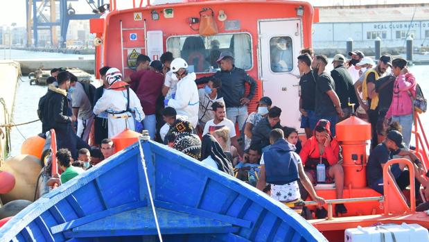 Llegan a Cádiz 66 inmigrantes rescatados cerca de Rota