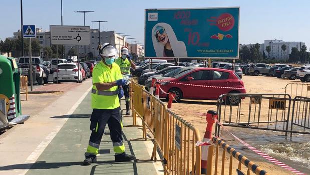El Consistorio trabaja en el control de un vertido en la Ronda del Estero