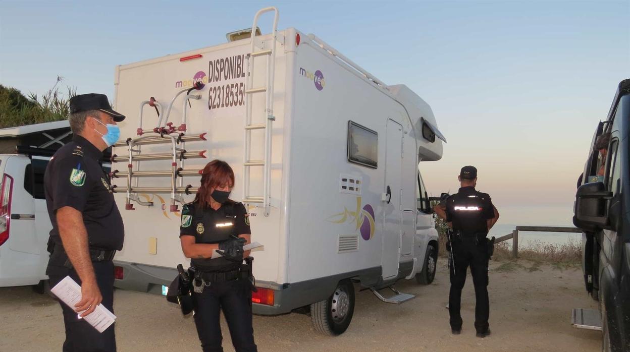 Actuación de los agentes en Tarifa.