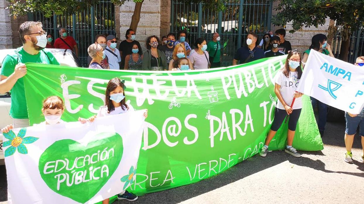 Manifestación de colectivos en defensa de la educación pública en Cádiz.