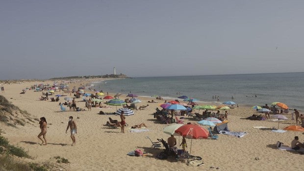 Cerradas las playas de Zahora y los Caños por superación de aforo