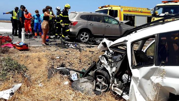 Una muerta y tres heridos tras un choque frontal en la carretera entre Conil y El Palmar