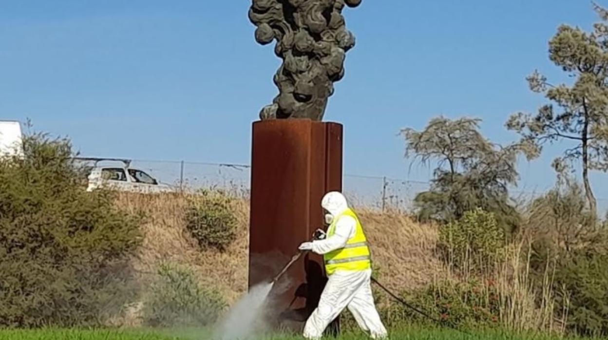 Trebujena inicia una campaña de fumigación y prevención ante el virus de la Fiebre del Nilo