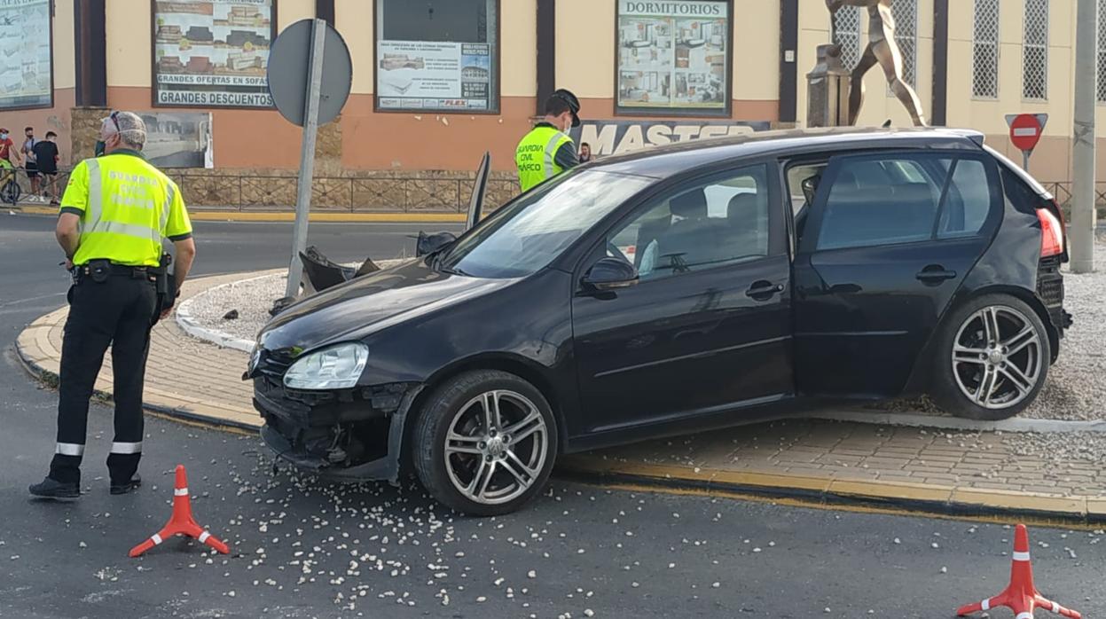 El coche donde viajaba el bebé fue desplazado varios metros por la fuerza del impacto