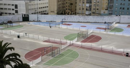 Las pistas deportivas del Colegio San Felipe Neri preparadas para el inicio del curso escolar