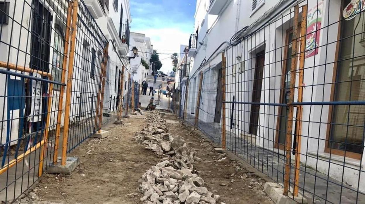 Obras en la calle San Ambrosio de Vejer.