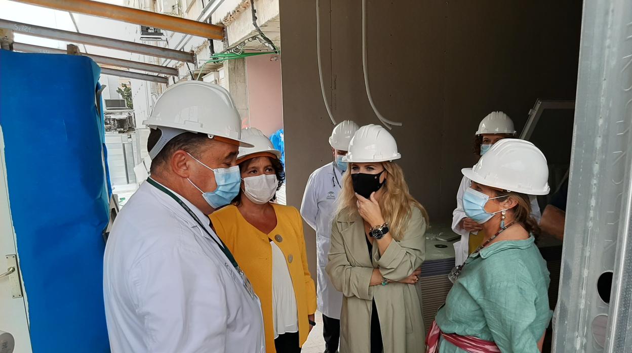 Visita a las obras de mejora frente al Covid-19 del hospital Puerta del Mar