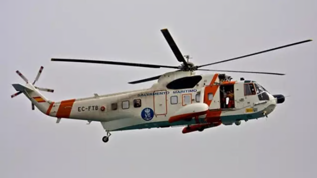 Rescatado de entre dos rocas en una playa de Barbate