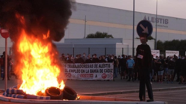 Parón general en la aeronáutica en Cádiz por la crisis y los despidos