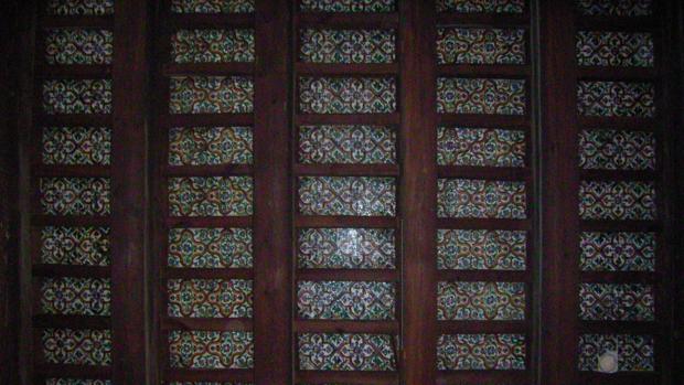 Roban 60 metros de azulejos del siglo XVII del techo de un antiguo convento en Utrera
