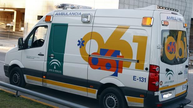 Dos ancianos afectados en el incendio de un piso de Cádiz capital