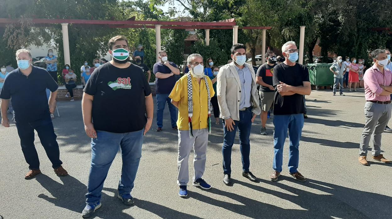 Sánchez Gordillo, el parlamentario Ismael Sánchez y Diego Cañamero, ayer en Marinaleda