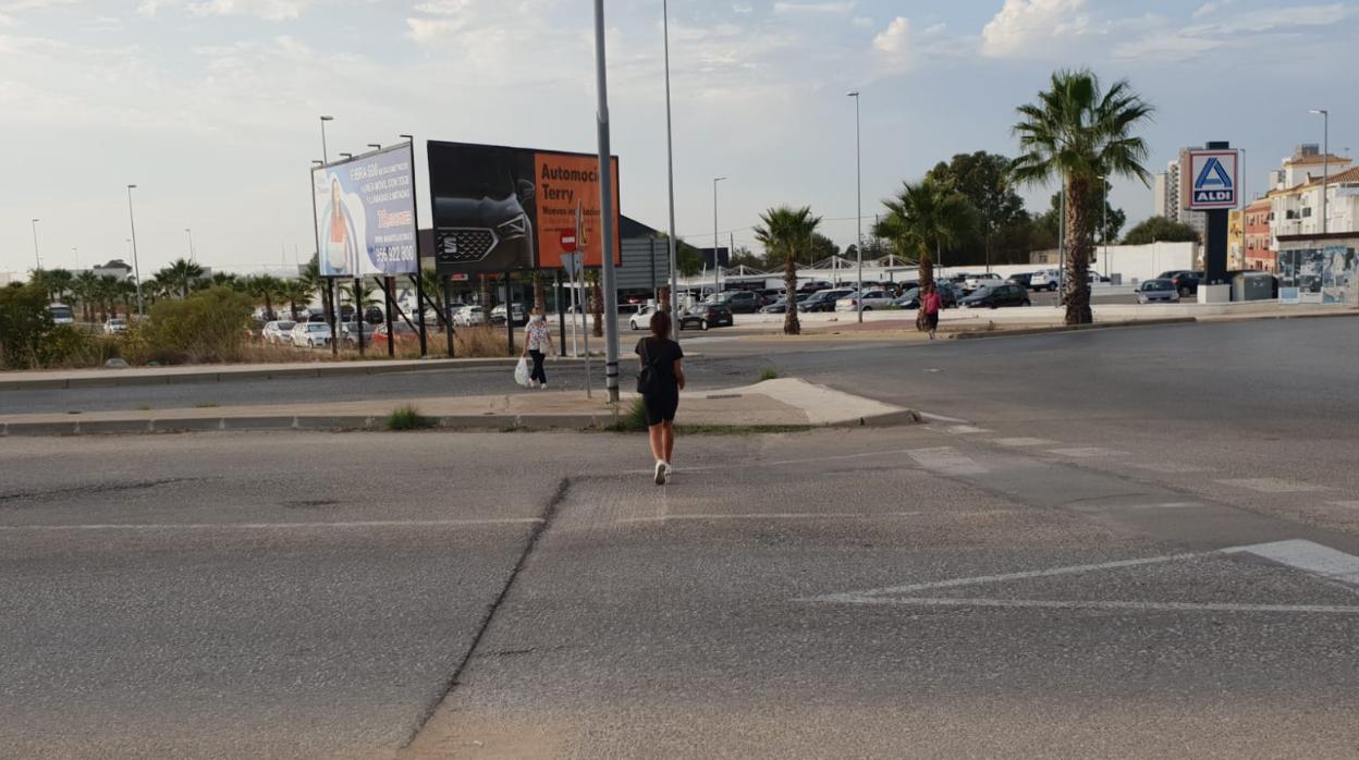 Los vecinos han reclamado la instalación de un paso peatonal que cruce la calle Ferrocarril