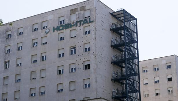 Repunte de casos en el Hospital Puerta del Mar de Cádiz con cinco nuevos ingresos y diez en estudio