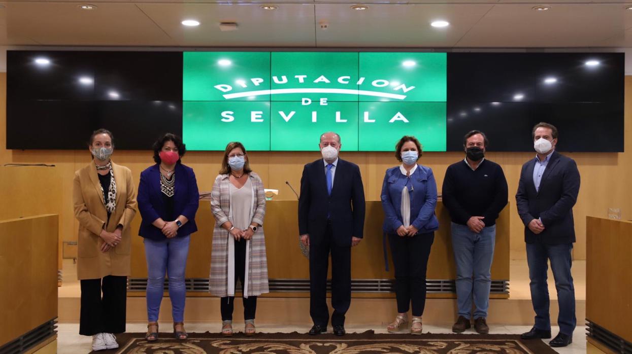 El presidente y los portavoces de todos los grupos de la Diputación de Sevilla