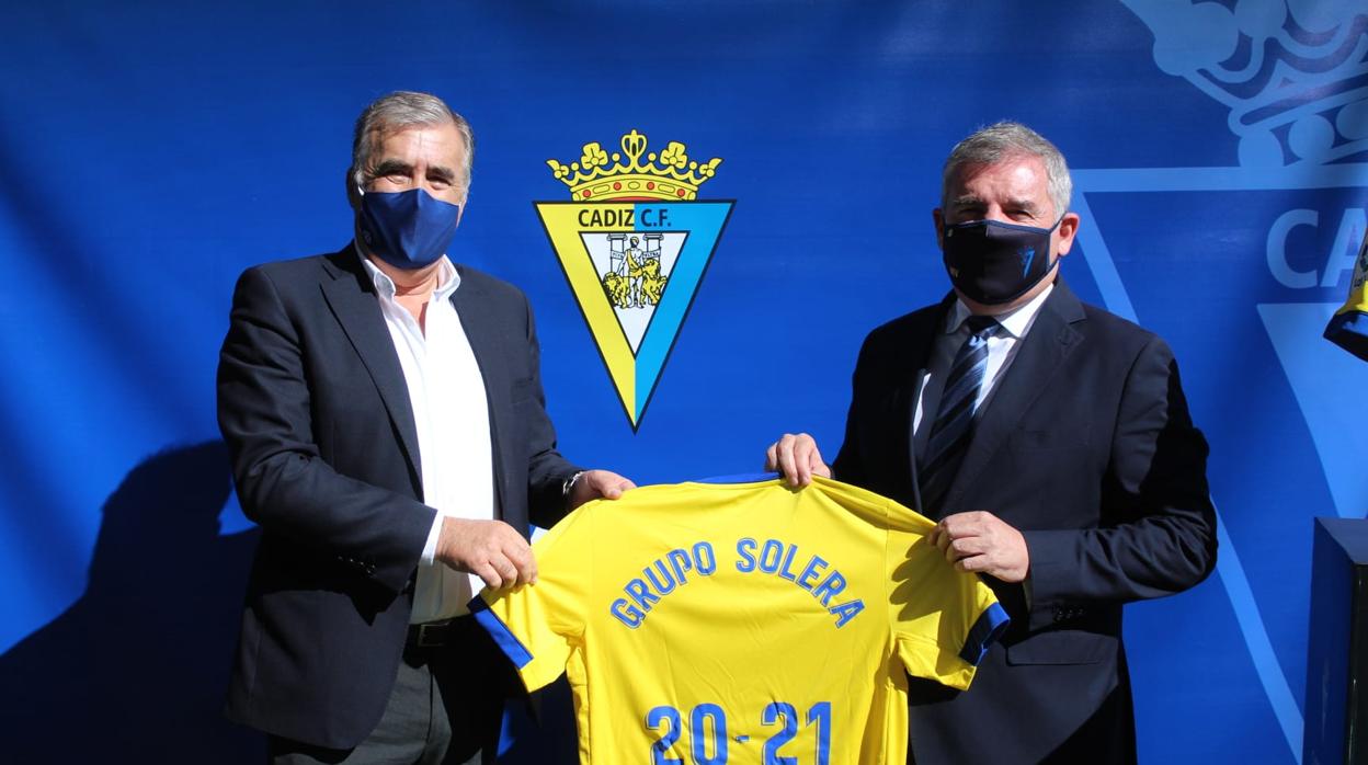 Manuel Vizcaíno, Presidente del Cádiz CF, ha recibido a Jesús Ruiz, Director General de Grupo Solera