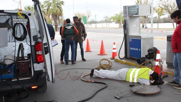 Los detenidos por los vertidos de Coria niegan que la gasolinera sea la causa de la contaminación