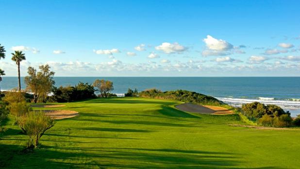 El golf desafía al coronavirus con todos sus campos abiertos este invierno en Cádiz