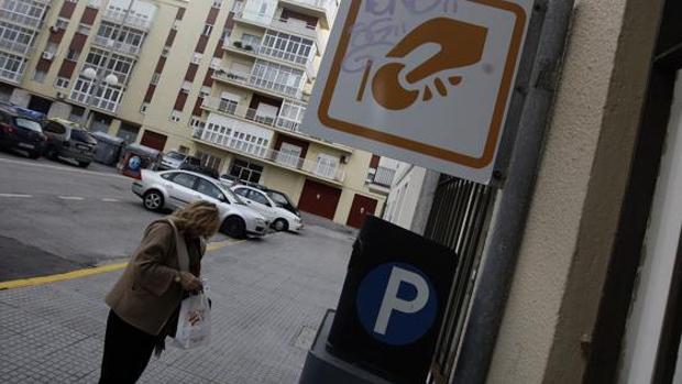 El PP lleva a Pleno aplazar un año el cambio en los aparcamientos de Cádiz