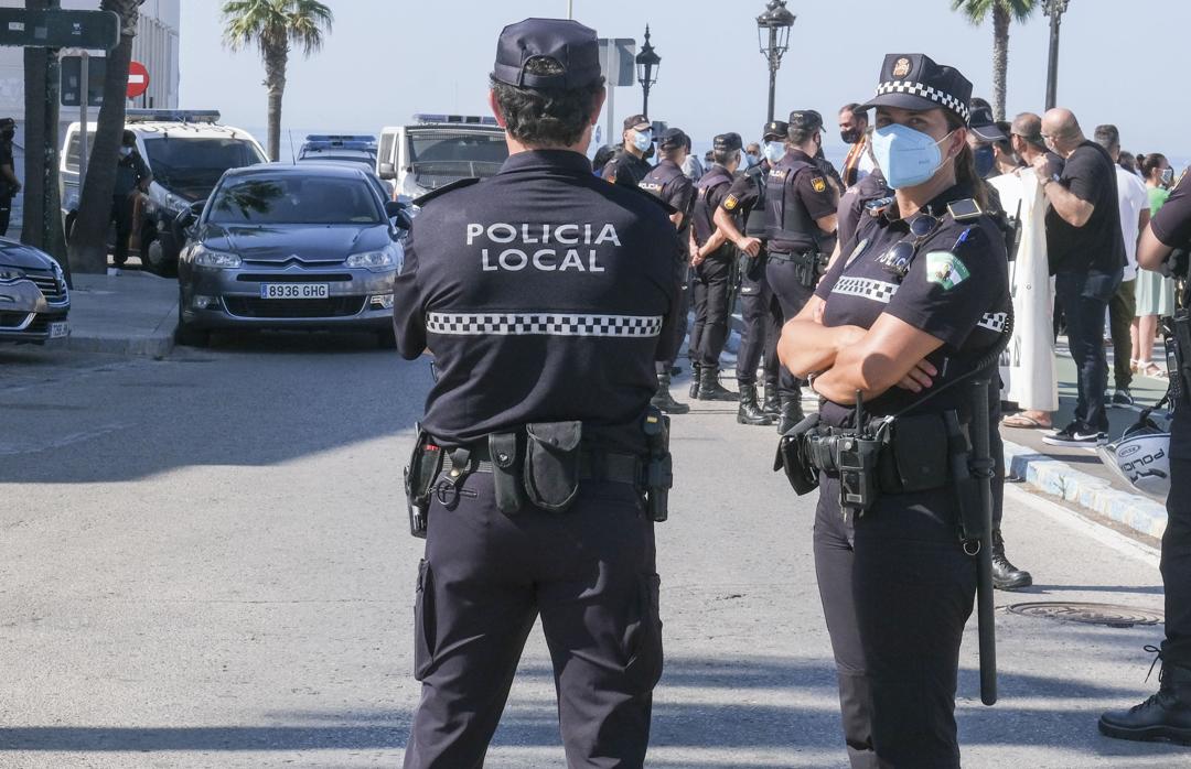 La lentitud en la negociación del Ayuntamiento de Cádiz y su Policía complica el control del toque de queda