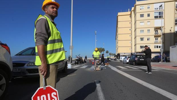 Este lunes se inician los trabajos de señalización horizontal en Cádiz