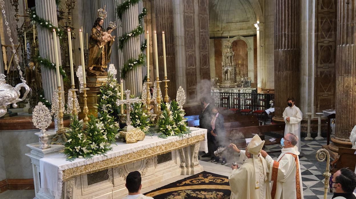 Momento de la ceremona de coronación