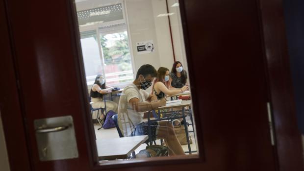 Lluvia, frío y ventanas abiertas, preocupación en los colegios gaditanos por la ventilación de las aulas