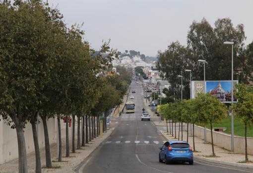 La avenida Blas Infante de Coria del Río da continuidad a La Puebla del Río