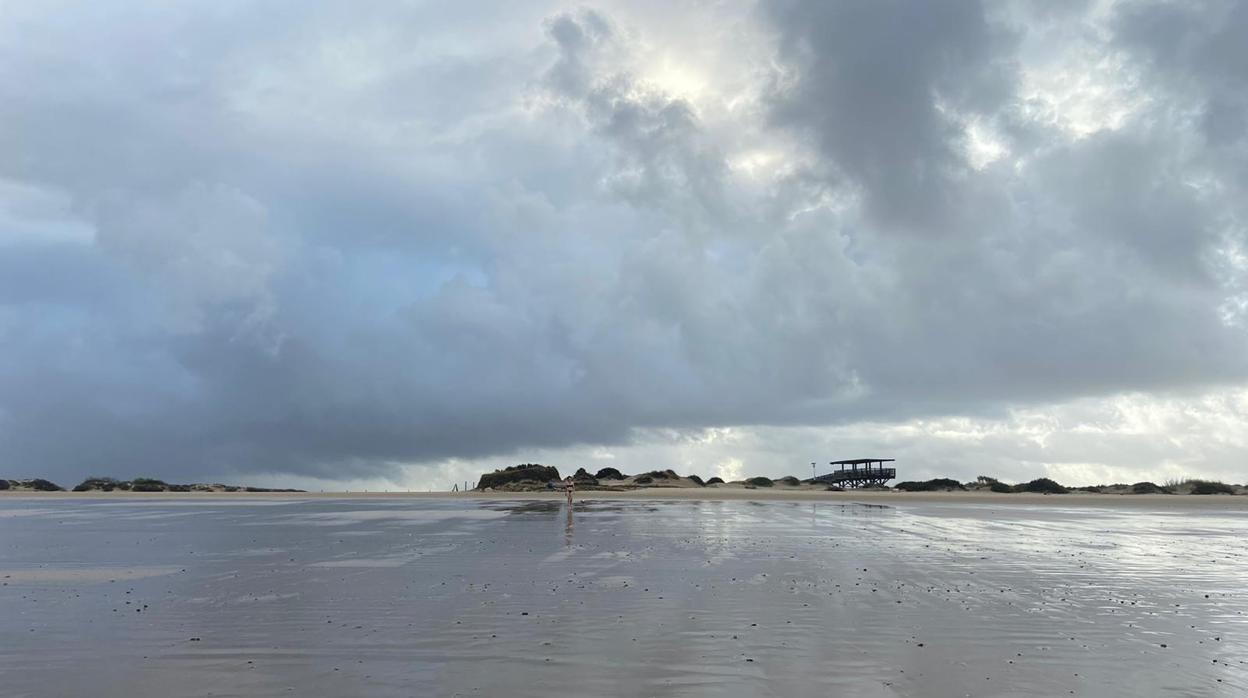 El tiempo en Cádiz: Los cielos nublados y la lluvia marcan el inicio de la semana