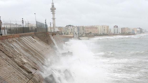 El tiempo en Cádiz: La provincia estará este miércoles en alerta por oleaje y levante