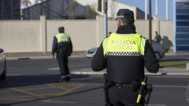 Coronavirus: Siete denuncias en Cádiz capital por hacer botellón en la calle sin guardar la distancia de seguridad ni usar mascarilla