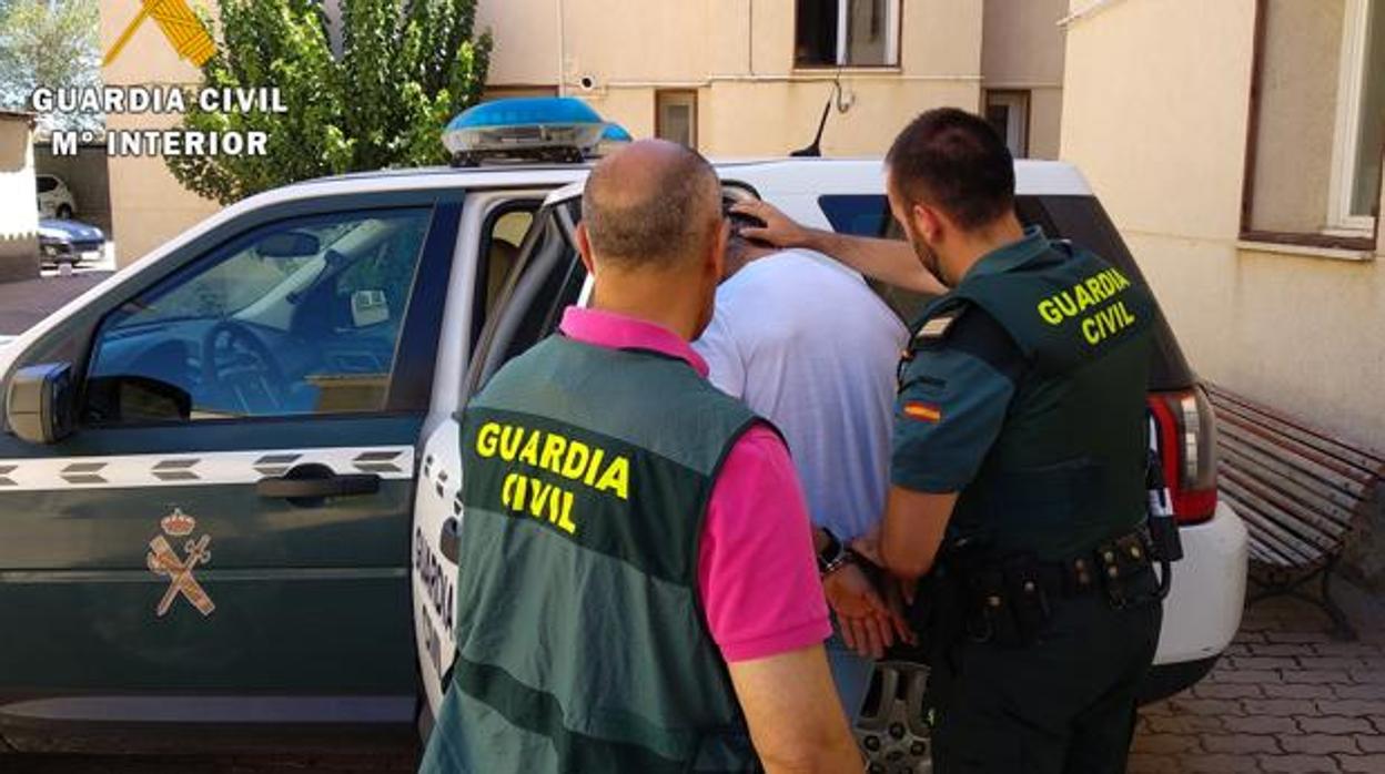 Imagen de archivo de una detención por parte de la Guardia Civil