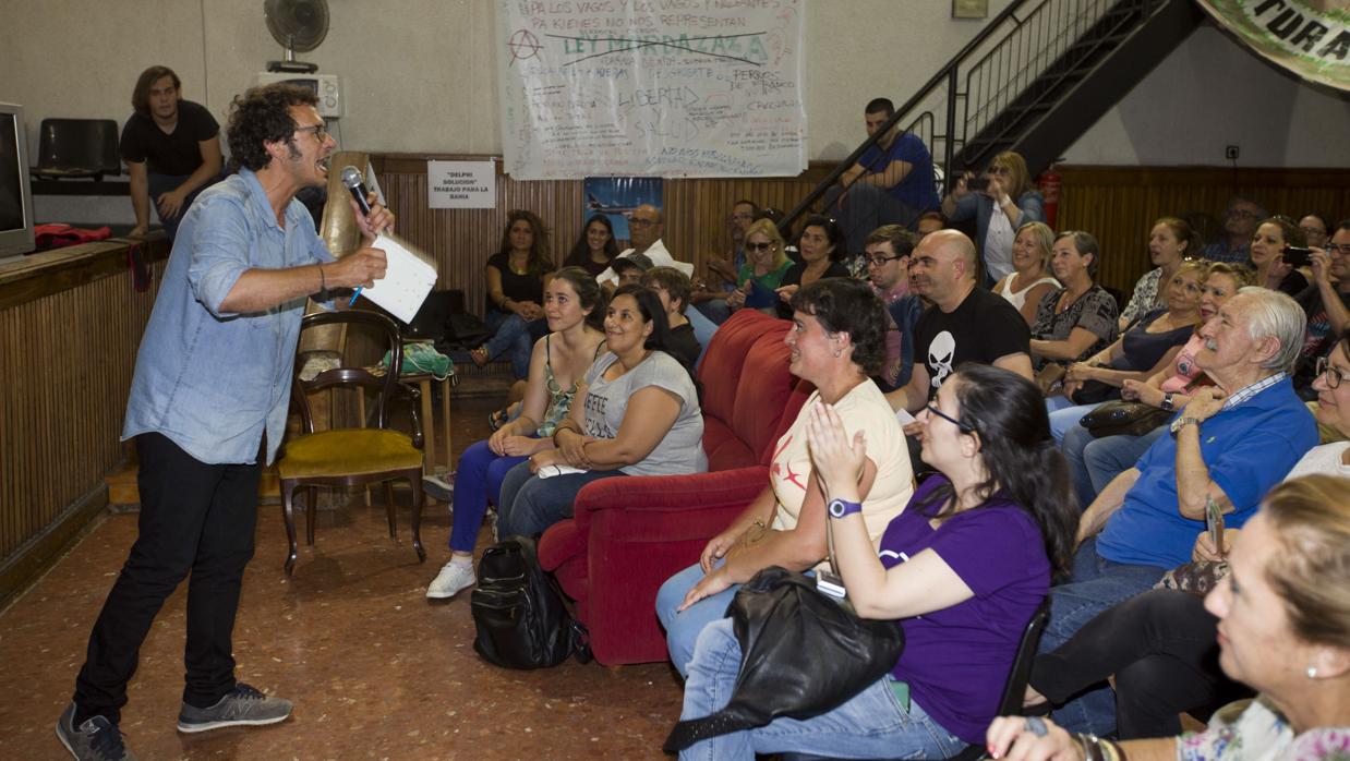 Kichi, en una de las asambleas previas a las elecciones de 2015.