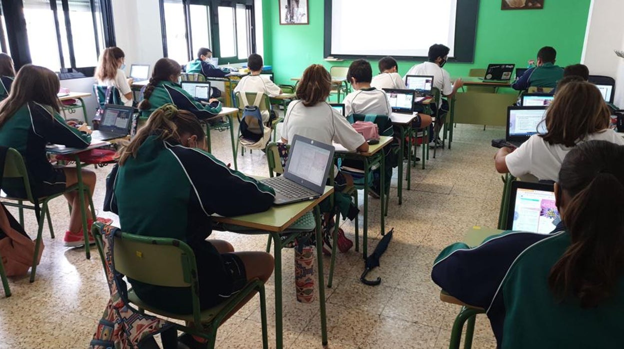 Las Carmelitas de San Fernando lideran el proceso de digitalización de las aulas provinciales