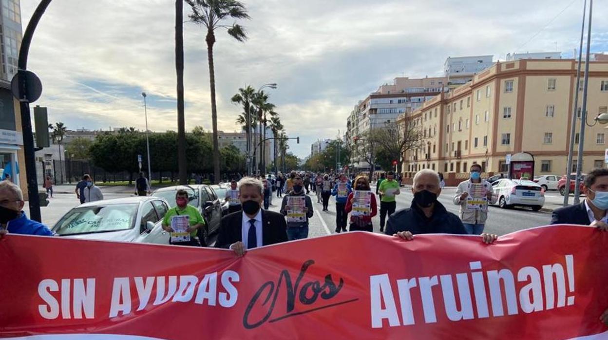 Manifestación de los hosteleros de la ciudad de Cádiz.