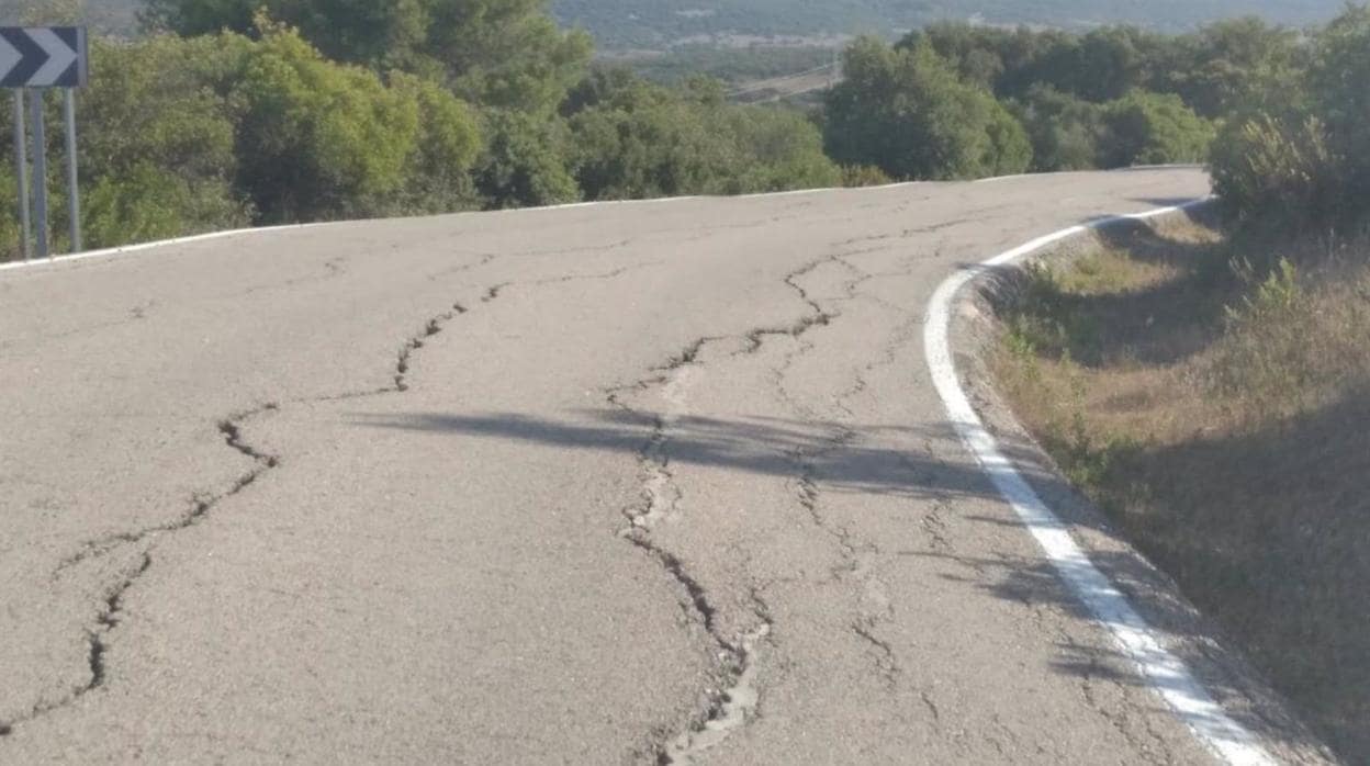 El mal estado de la carretera de El Castaño obliga a invertir 2,4 millones en la reparación del firme