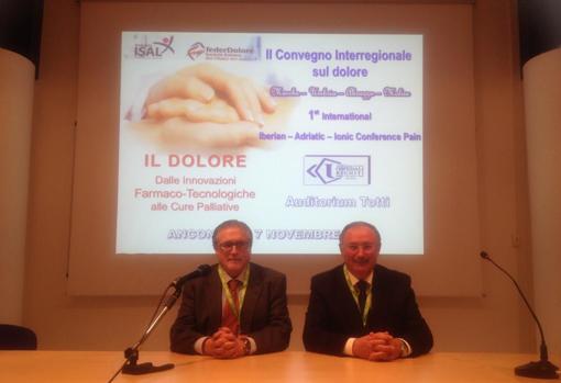 José Francisco (izq) y Manuel Rodríguez, durante una conferencia sobre el dolor en Italia.