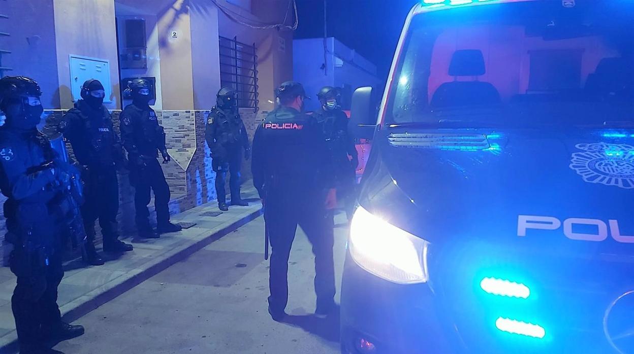 Más de 300 agentes actúan en una operación contra el tráfico de hachís en el Campo de Gibraltar