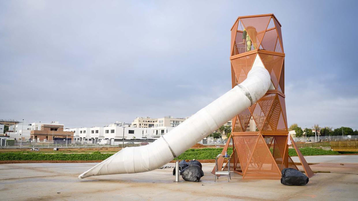 Instalados los primeros juegos infantiles del Parque Central de Mairena del Aljarafe