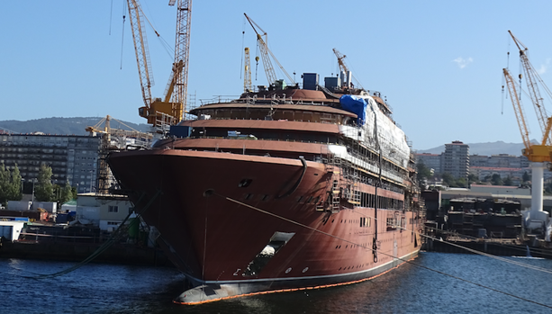 El crucero ‘Evrima’ cambia Cádiz por Ferrol