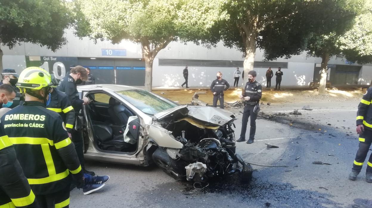 Choca contra un árbol en Nochebuena en Jerez