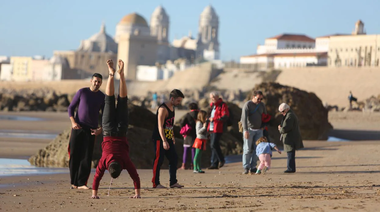 El padrón de población de la ciudad de Cádiz sigue a la baja