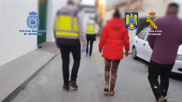 Detienen a ocho personas de una red de trata de personas en Sanlúcar la Mayor