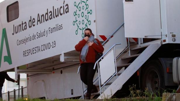 Andalucía suma ocho contagiados por la cepa británica del Covid, uno de ellos en Cádiz